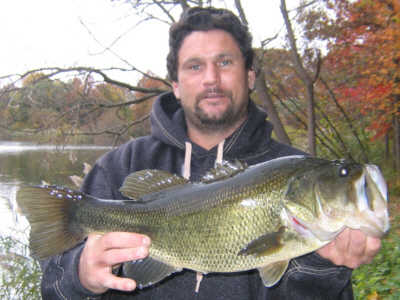 Leo Harkin caught this bass in October of 2005 from Oakland Lake 